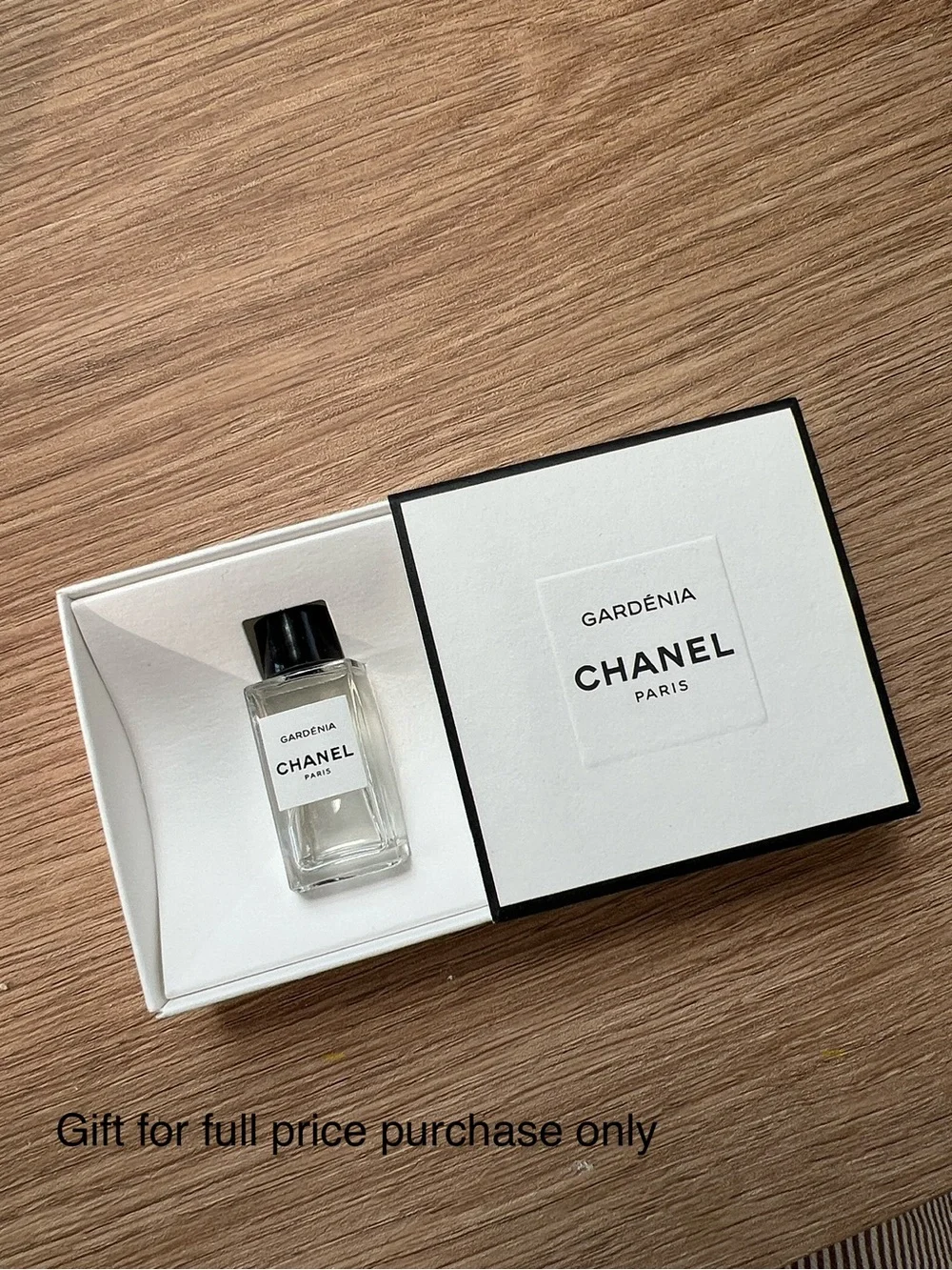CHANEL Flower Stud CC earrings